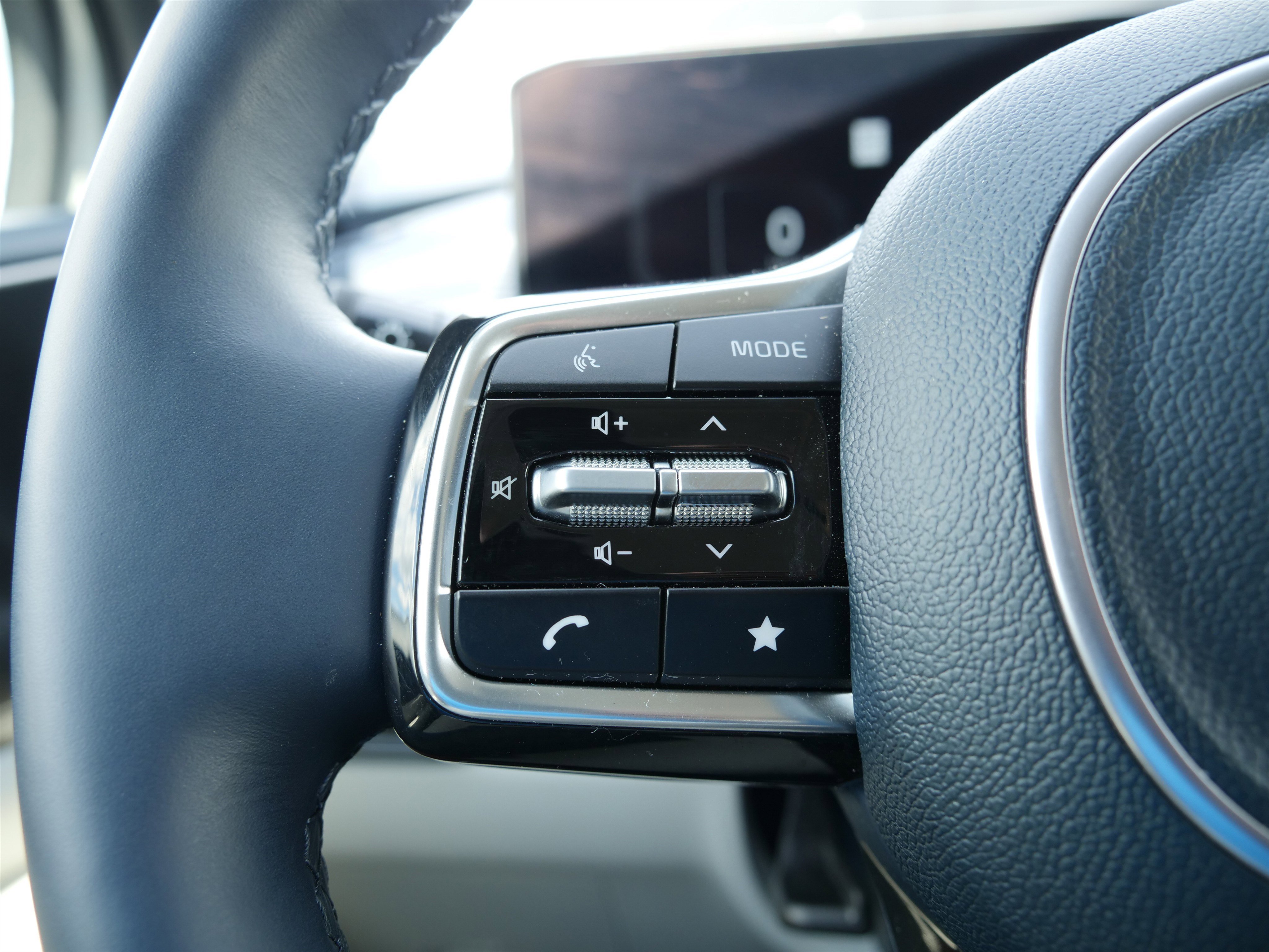 Certified 2025 Kia Carnival SX Prestige image 22