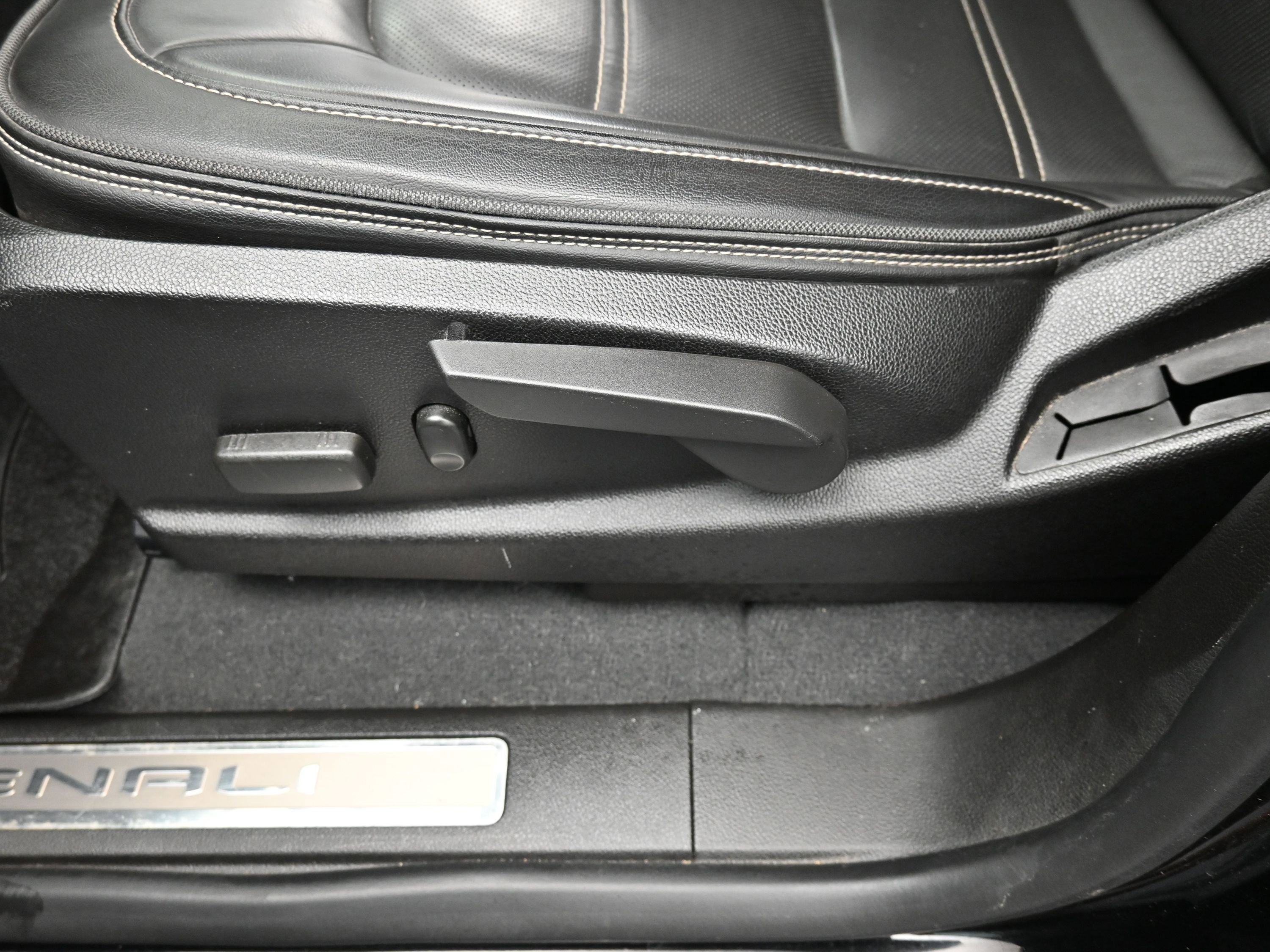 Used 2022 GMC Canyon Denali image 7