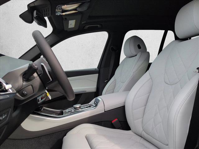New 2026 BMW X5 xDrive50e image 4