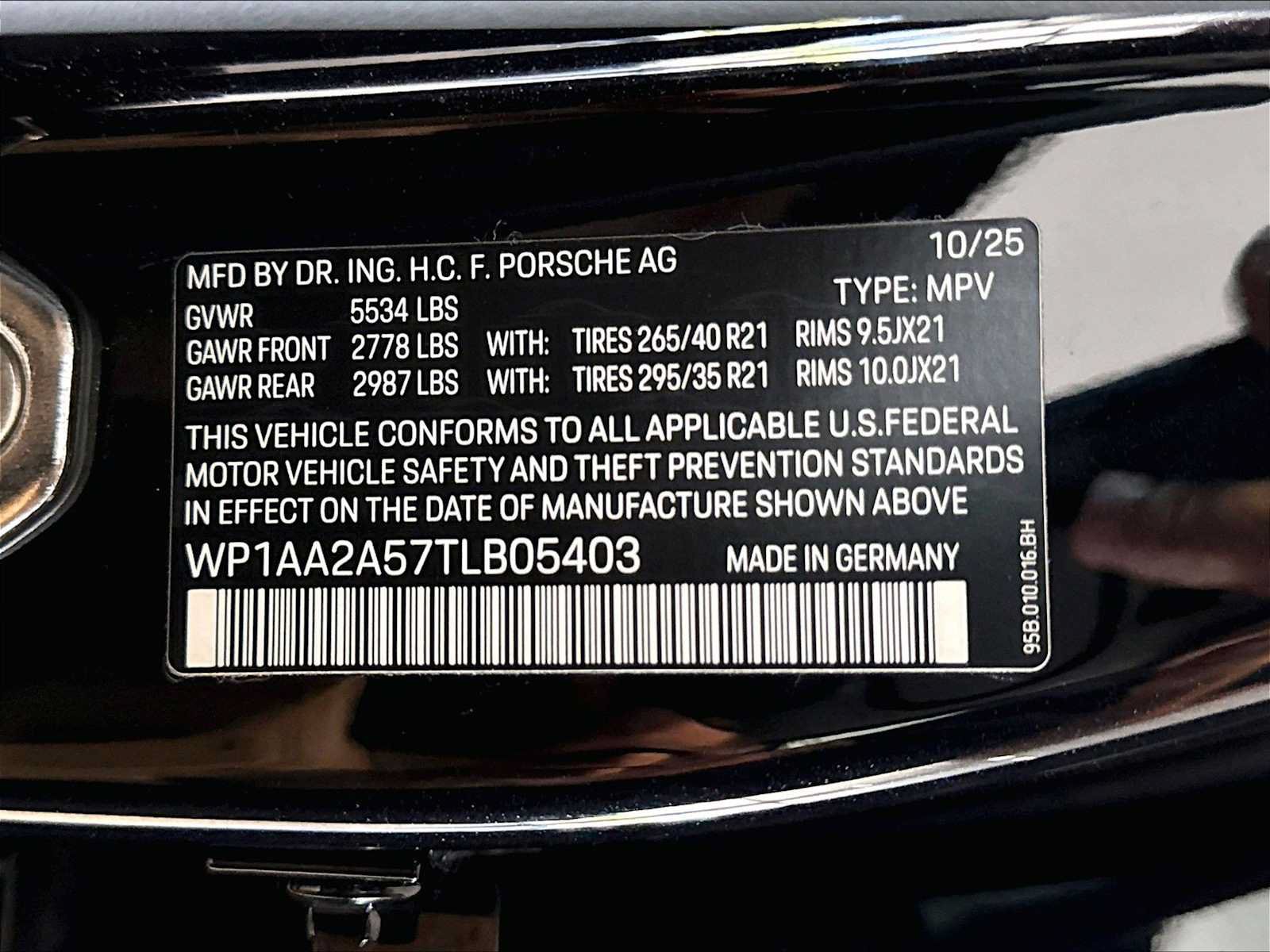 Used 2026 Porsche Macan AWD/4WD image 35