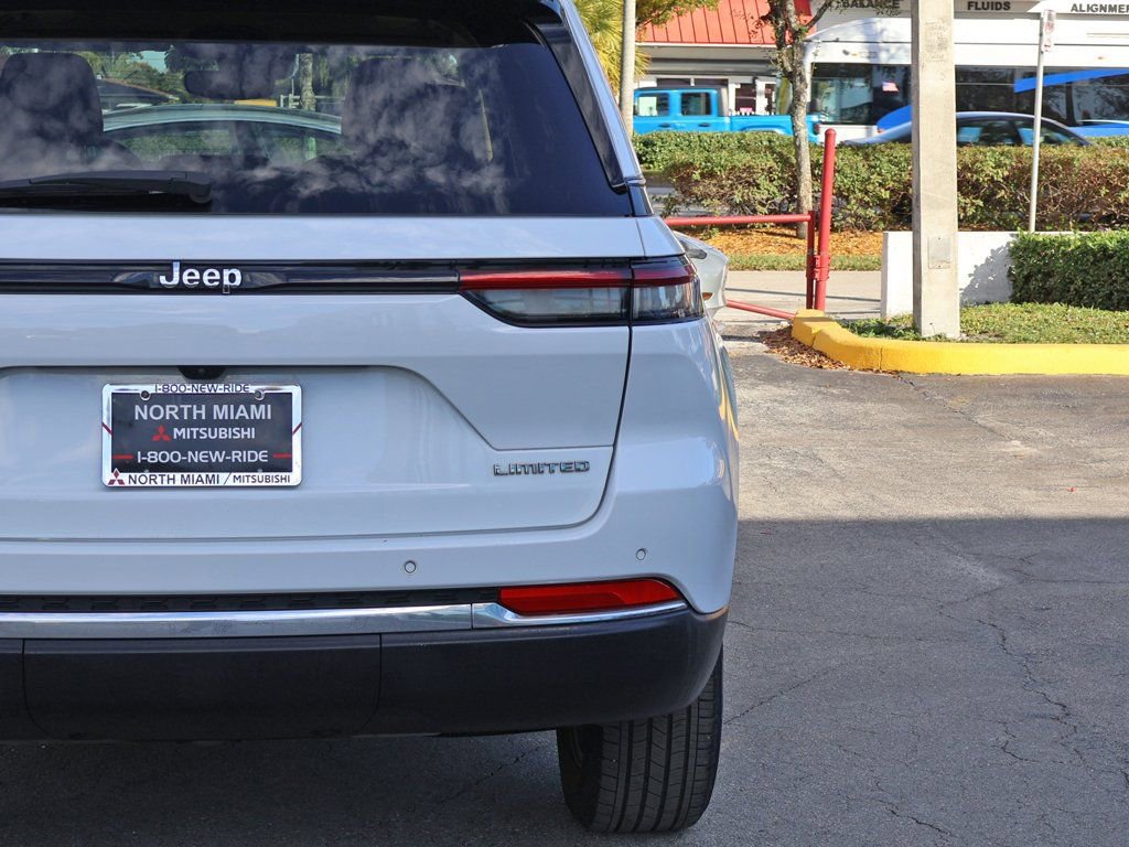 Used 2022 Jeep Grand Cherokee Limited w/ Trailer Tow Prep Group (B) image 17