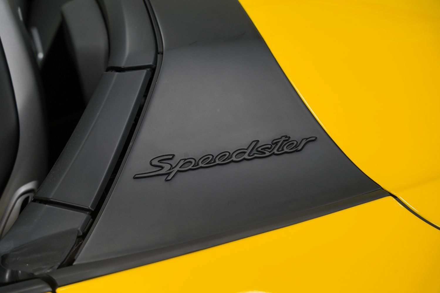 Used 2019 Porsche 911 Speedster RWD image 22