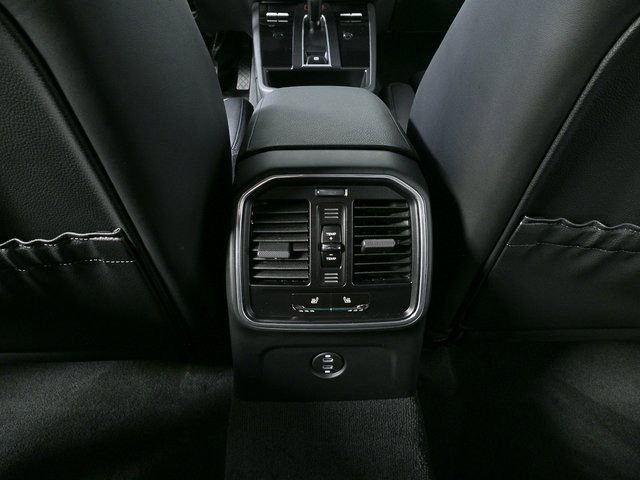 Certified 2025 Porsche Macan AWD image 20