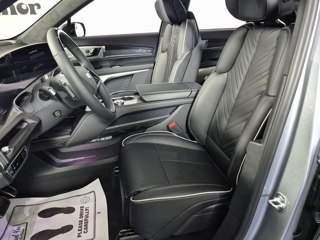 New 2026 Cadillac Vistiq Platinum w/ LPO, Floor Liner Package image 19