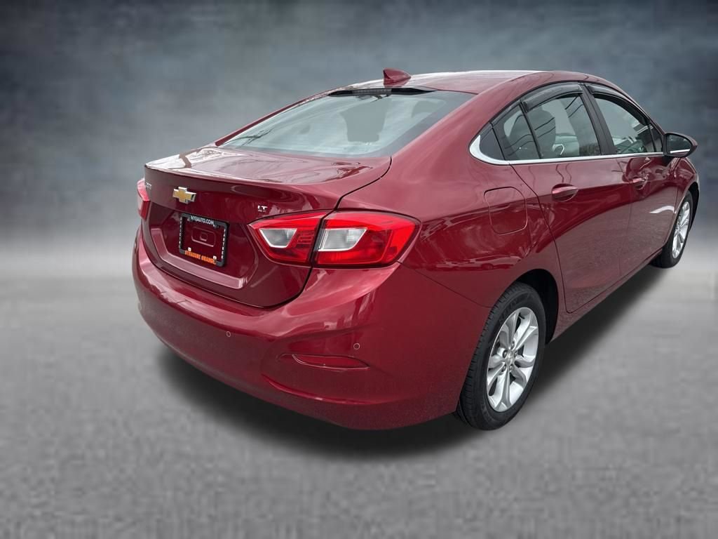 Used 2019 Chevrolet Cruze LT w/ Convenience Package FWD image 5