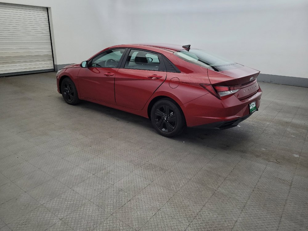Used 2023 Hyundai Elantra SEL w/ Preferred Accessory Package FWD image 3