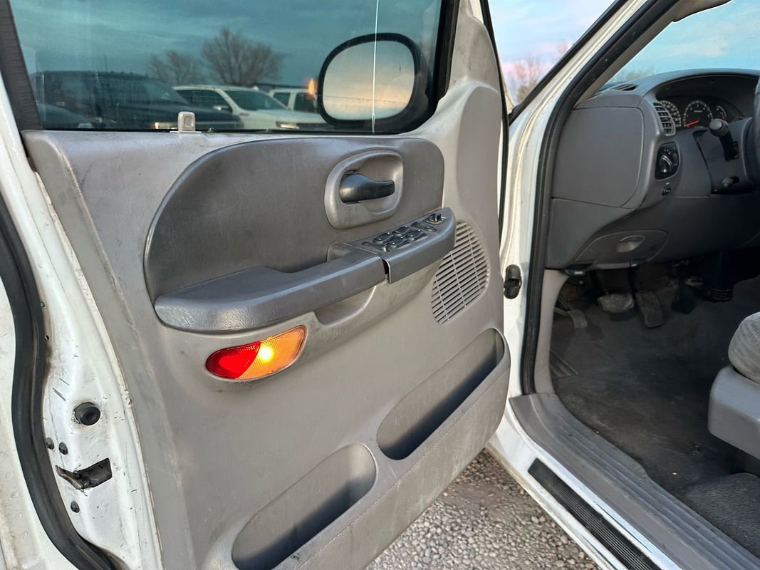 Used 2001 Ford F150 XLT image 32