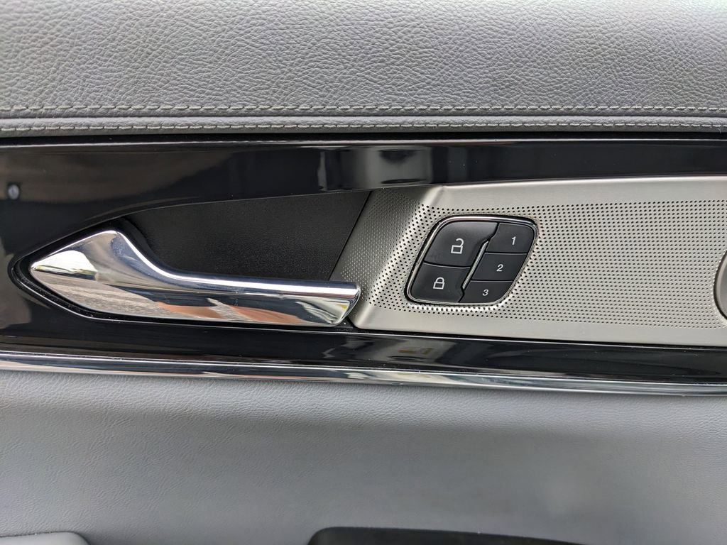 Used 2021 Lincoln Nautilus Reserve w/ Equipment Group 202A image 20