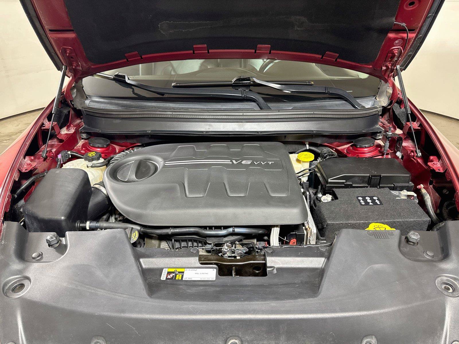 Used 2017 Jeep Cherokee Trailhawk AWD/4WD image 28