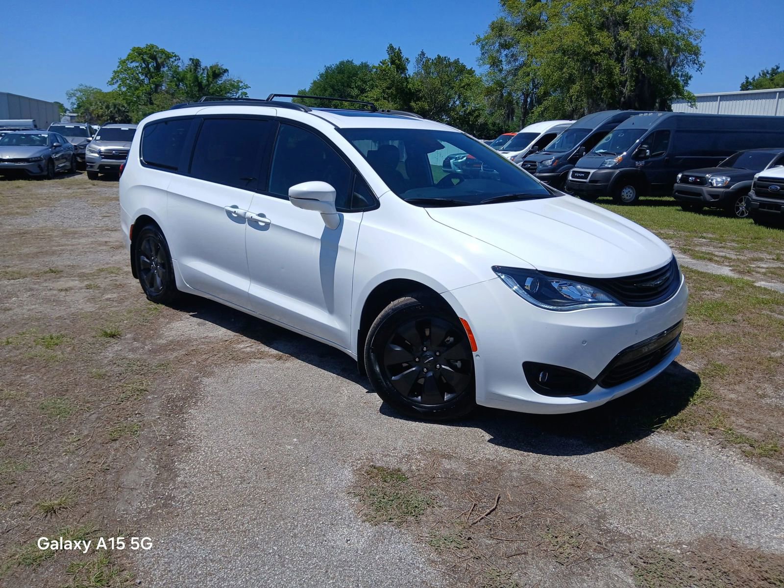 Used 2019 Chrysler Pacifica Limited w/ Advanced Safetytec Group FWD image 1