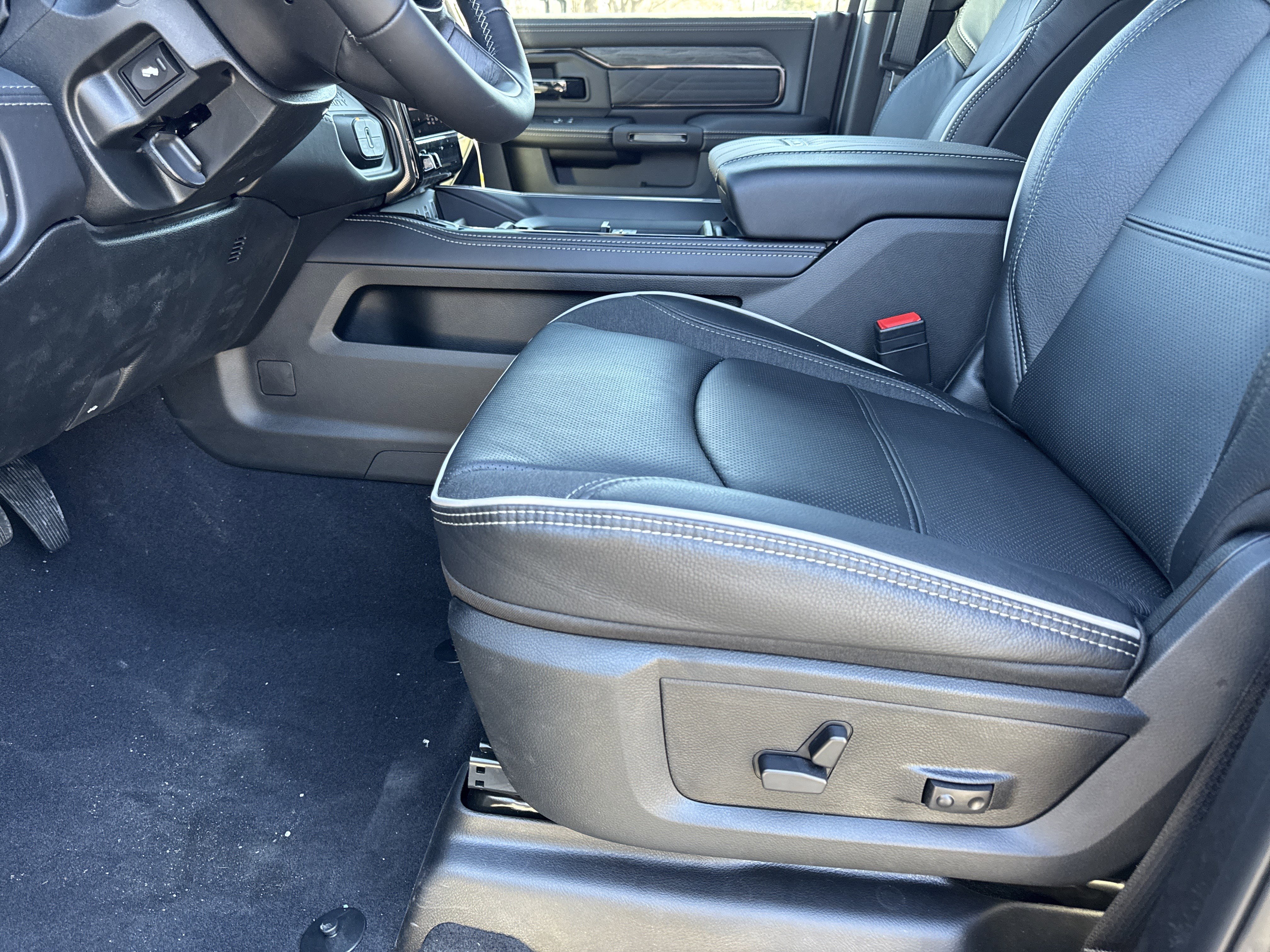 New 2026 RAM 3500 Limited image 9