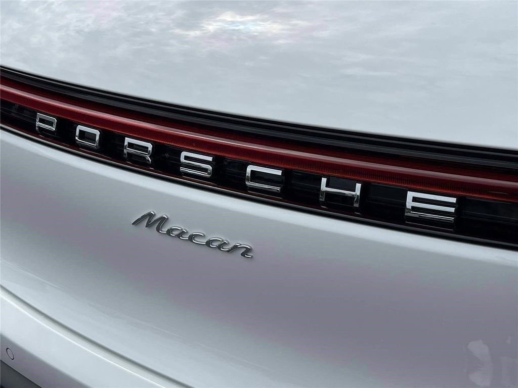 New 2026 Porsche Macan AWD/4WD image 25