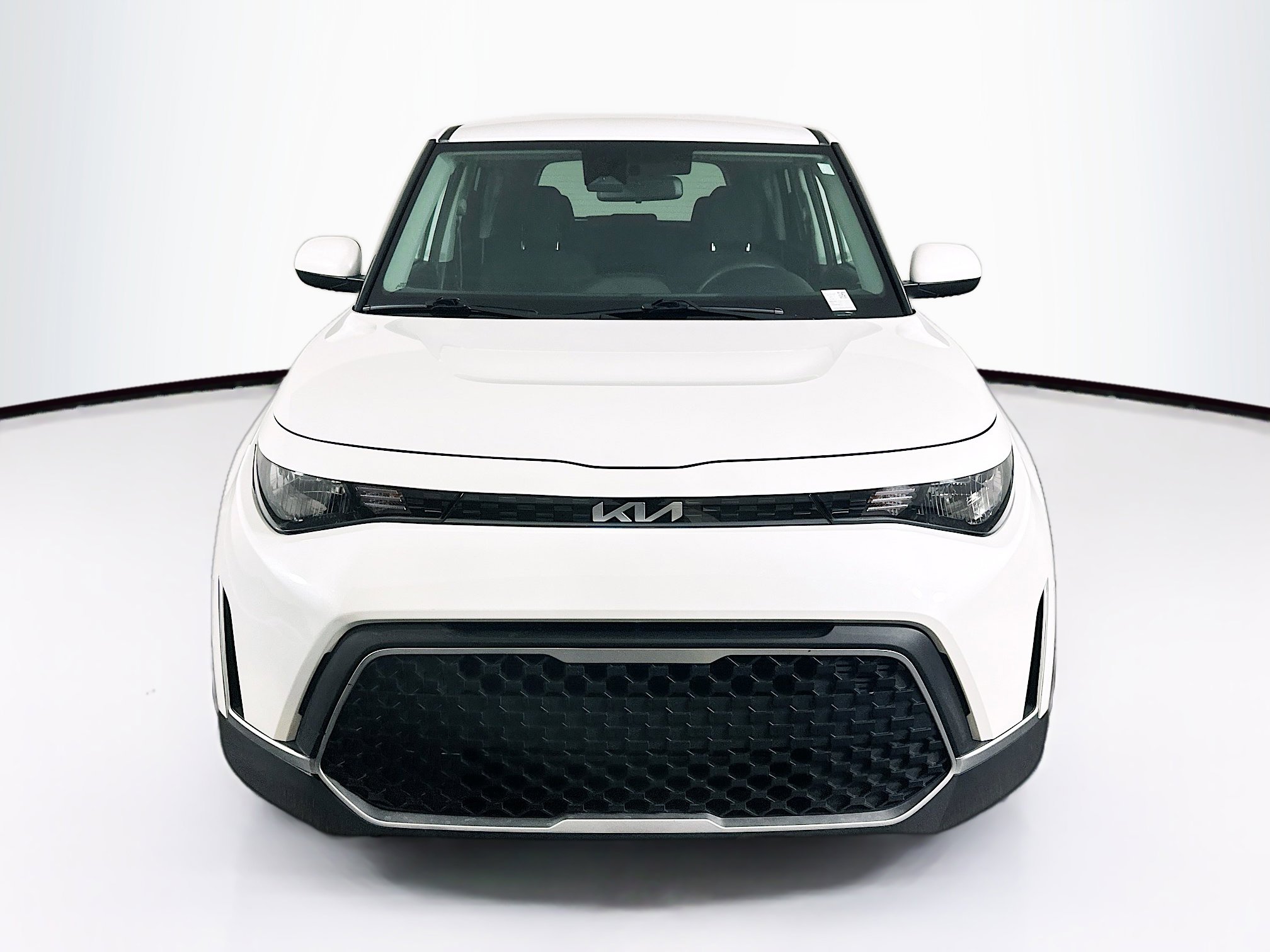 Used 2025 Kia Soul LX w/ LX Technology Package image 2