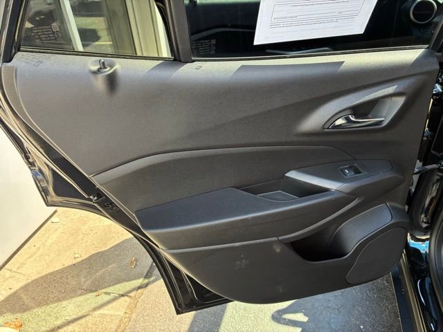 Used 2024 Chevrolet Trax RS w/ Sunroof Package image 17