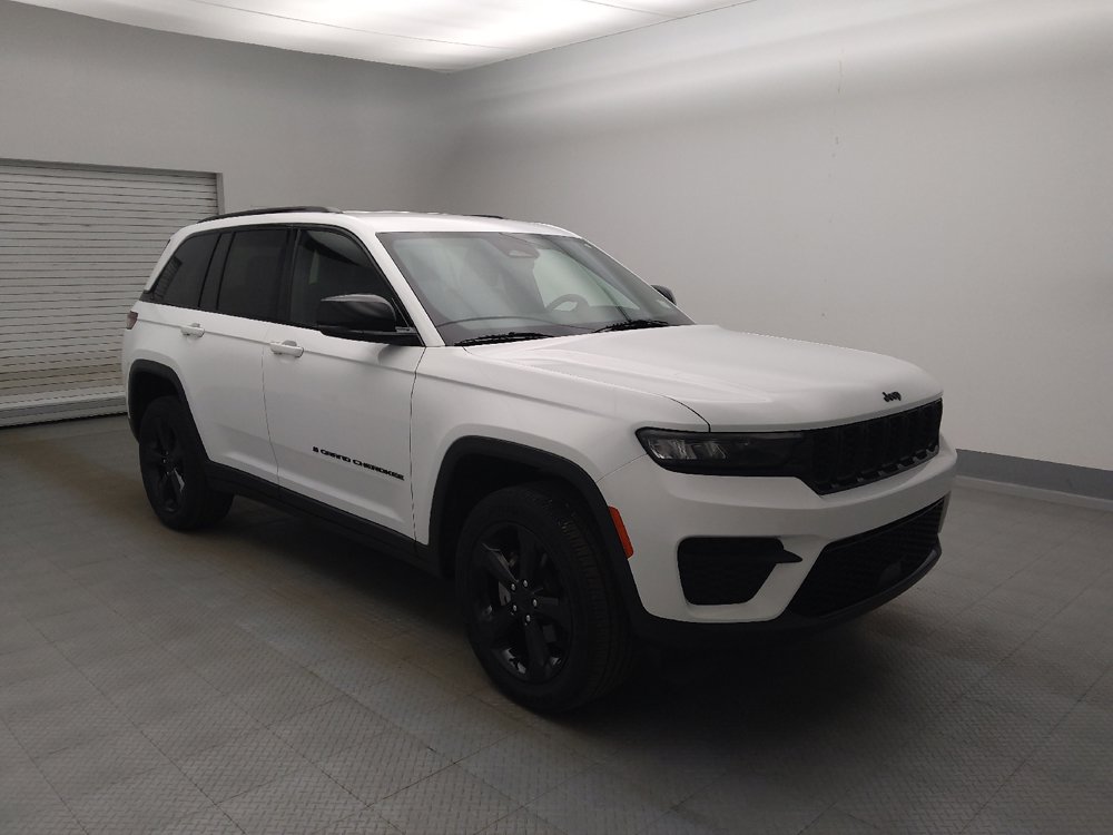 Used 2023 Jeep Grand Cherokee Altitude RWD image 13