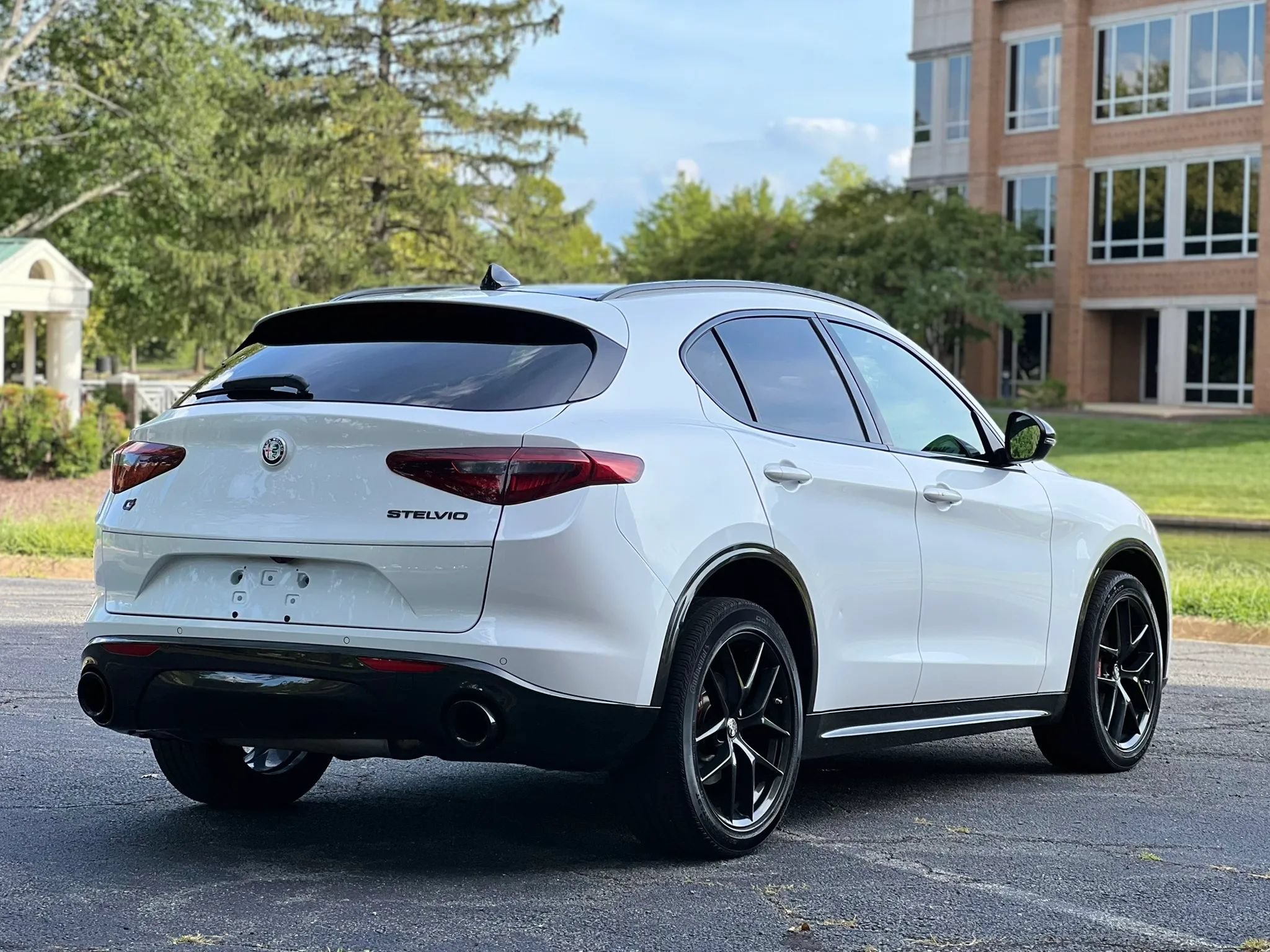 Used 2020 Alfa Romeo Stelvio Ti Sport AWD/4WD image 5