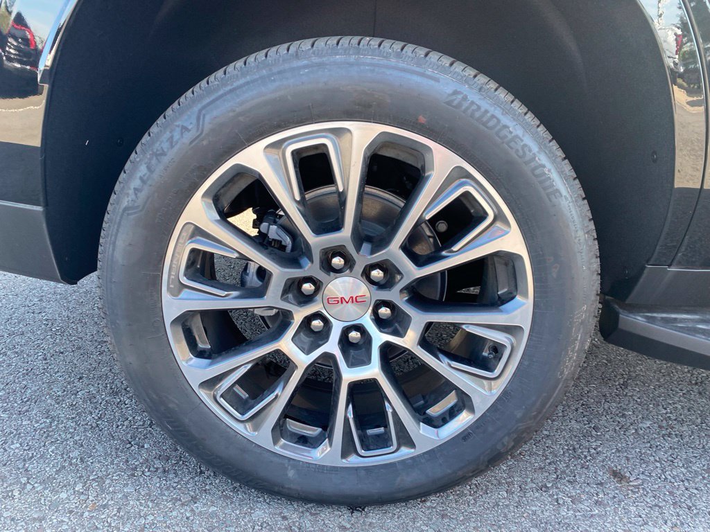 New 2026 GMC Yukon Denali w/ Advanced Technology Package AWD/4WD image 9