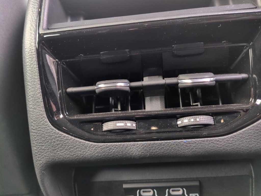 Used 2024 Jeep Grand Cherokee Laredo X w/ Trailer Tow Package image 22