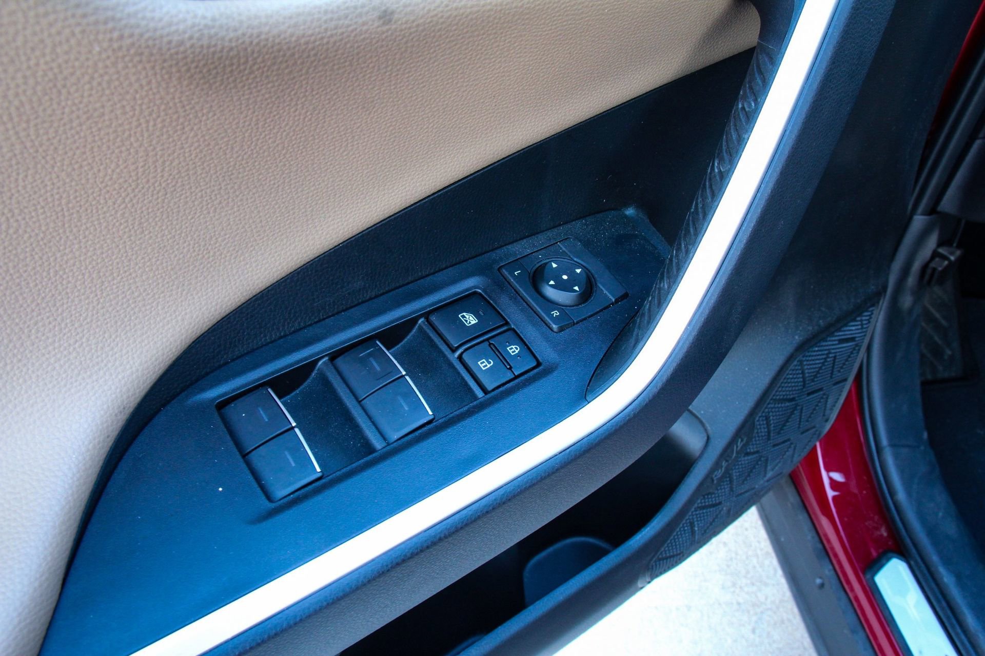 Used 2024 Toyota RAV4 Limited image 13