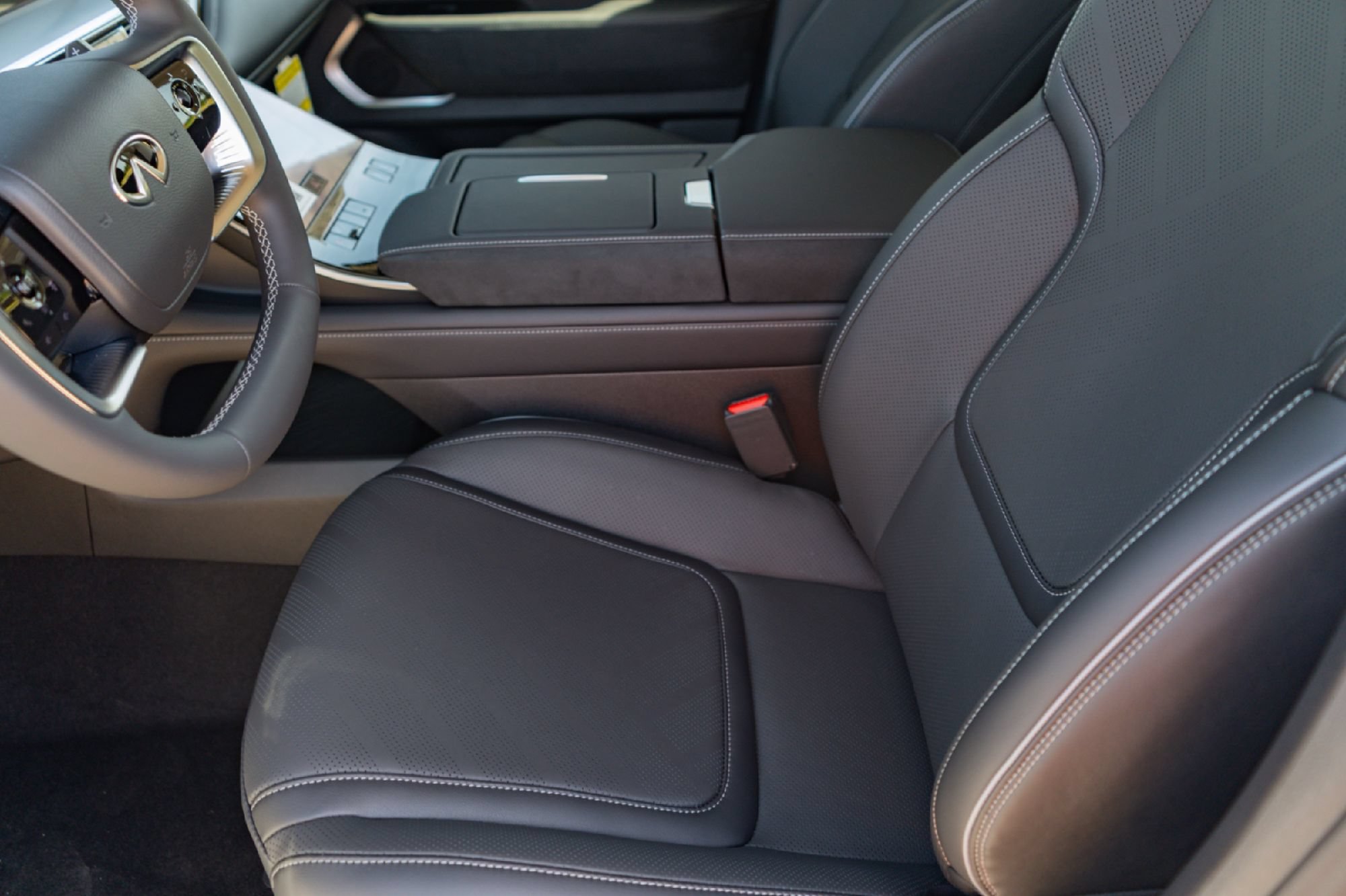 New 2027 INFINITI QX80 Luxe RWD image 9