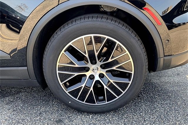 Used 2025 Porsche Macan Electric image 16