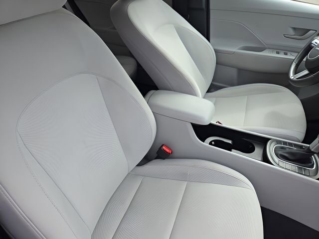 Used 2025 Hyundai Kona SEL image 31