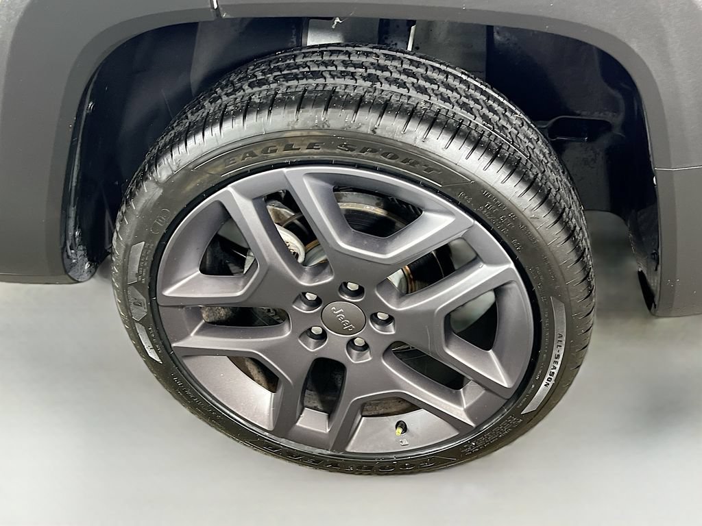 Used 2021 Jeep Renegade Latitude AWD/4WD image 32