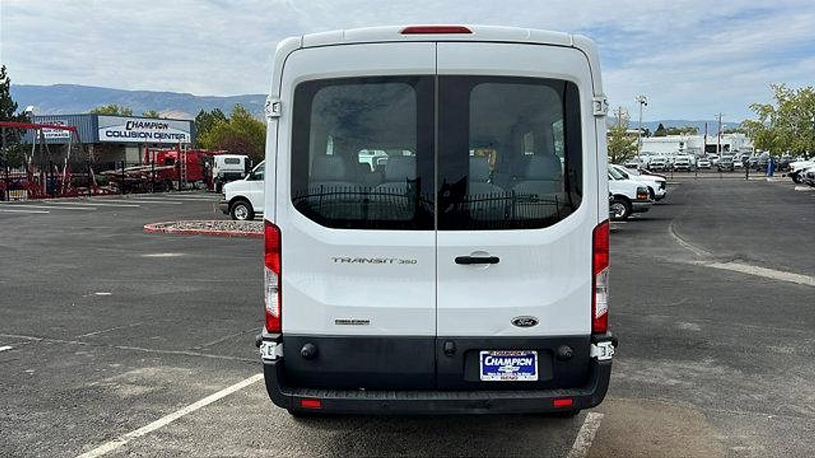 Used 2017 Ford Transit 350 XL image 6