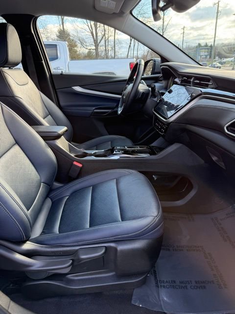 Used 2022 Chevrolet Bolt EUV LT w/ Convenience Package image 16