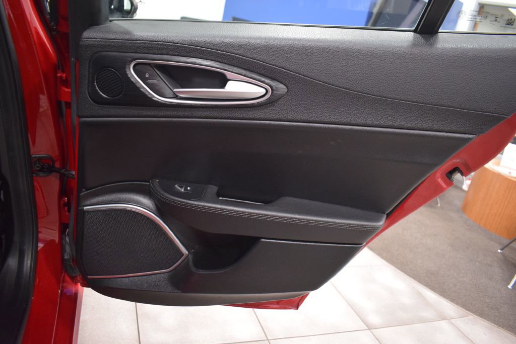Used 2019 Alfa Romeo Giulia AWD w/ Cold Weather Package image 16