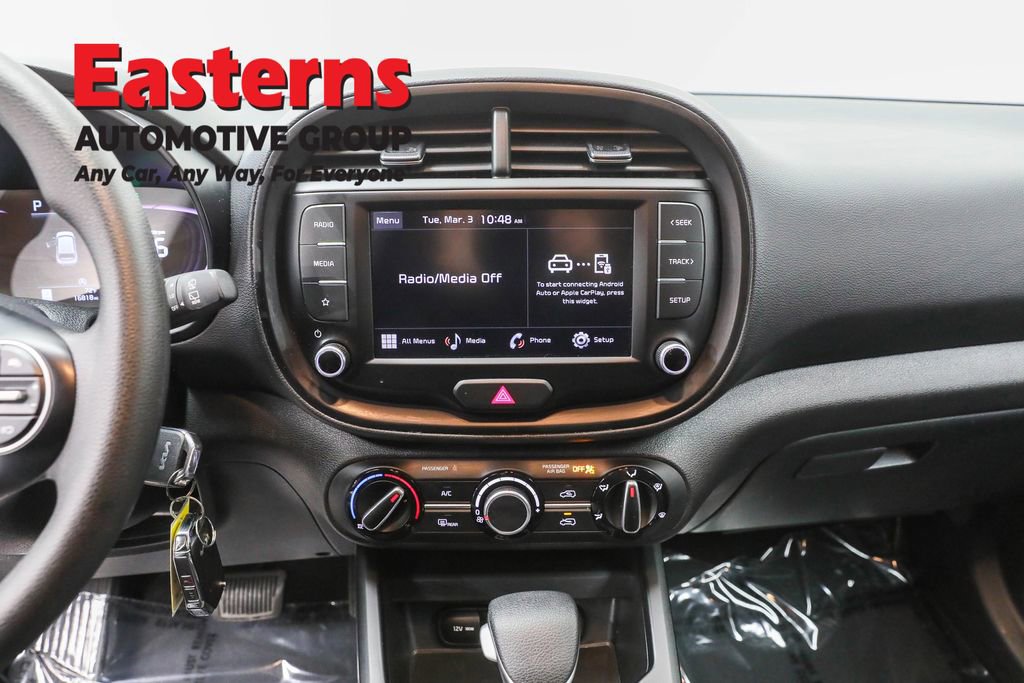 Used 2023 Kia Soul LX w/ LX Technology Package image 12