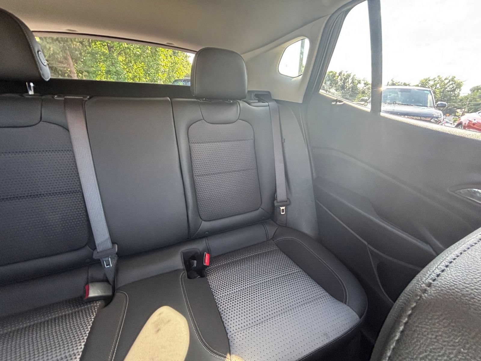 Used 2025 Chevrolet Trax LT FWD image 37