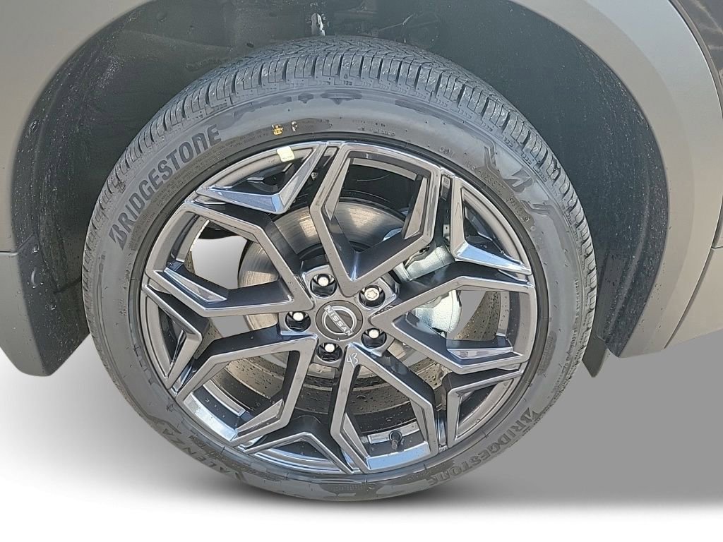 New 2026 Nissan Kicks SR w/ SR Premium Package image 9