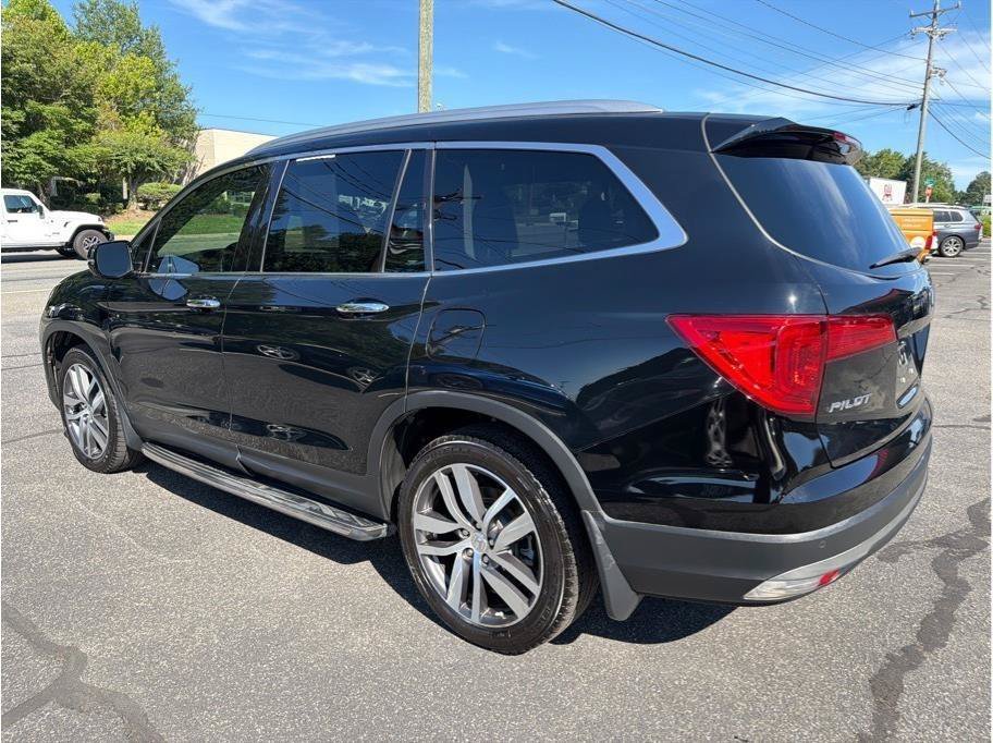 Used 2017 Honda Pilot Touring image 4