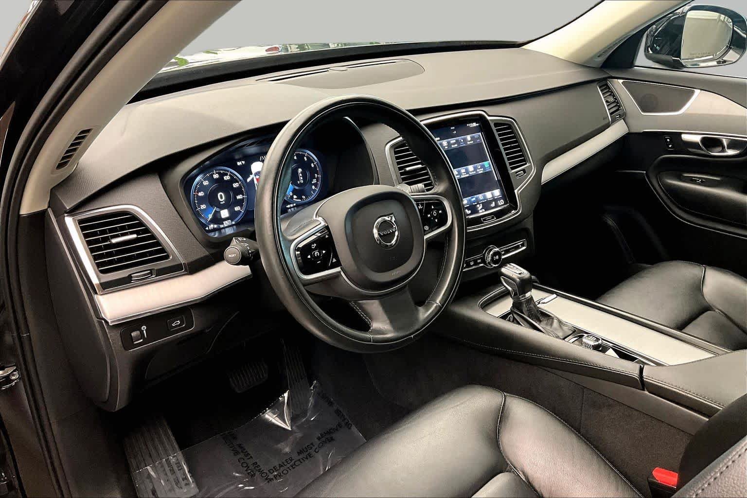 Used 2022 Volvo XC90 T5 Momentum w/ Climate Package AWD/4WD image 18