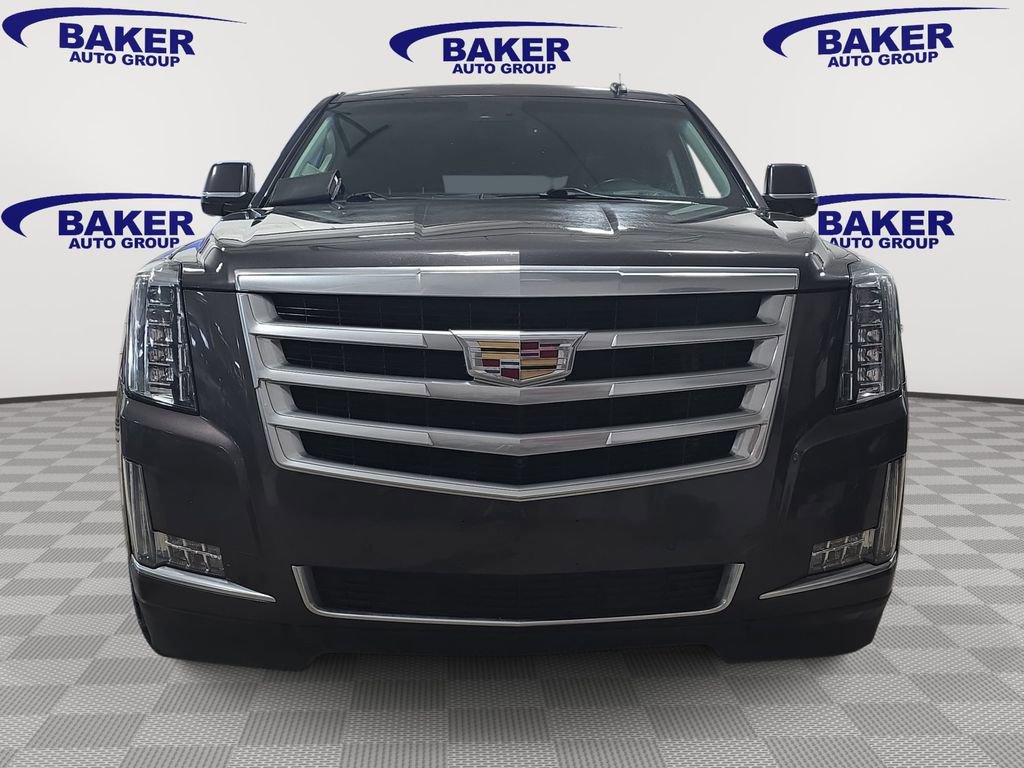 Used 2016 Cadillac Escalade Luxury image 2