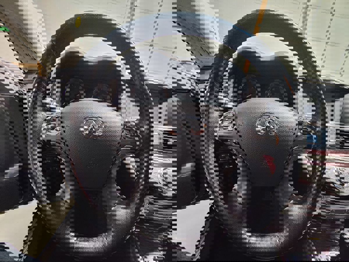 Used 2015 INFINITI Q70 L 3.7 w/ Technology Package image 29