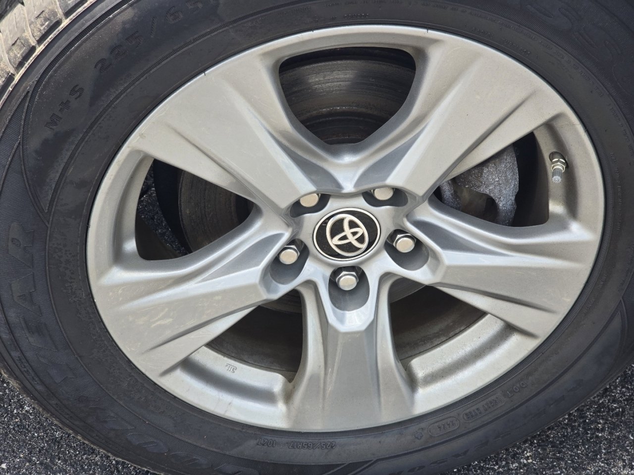 Used 2023 Toyota RAV4 LE AWD/4WD image 6