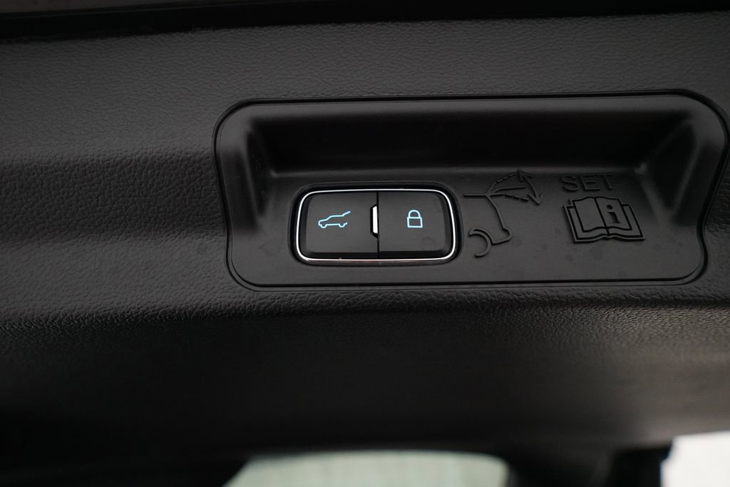 Used 2023 Ford Explorer XLT w/ Equipment Group 202A AWD/4WD image 15