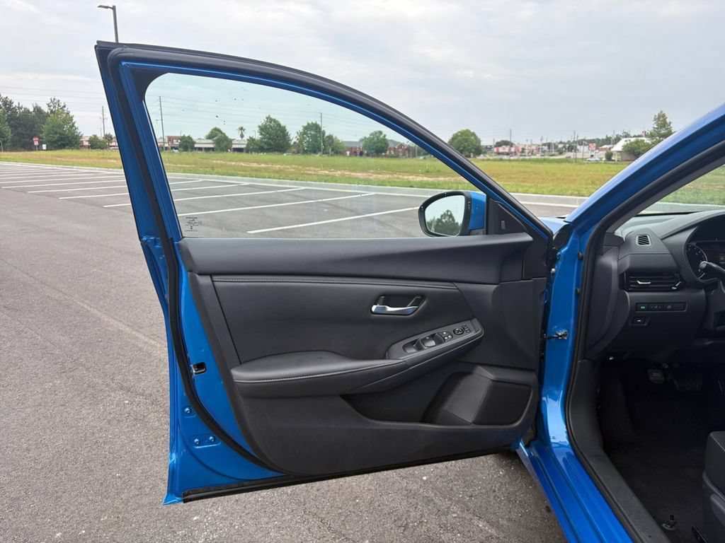Used 2025 Nissan Sentra SV FWD image 10