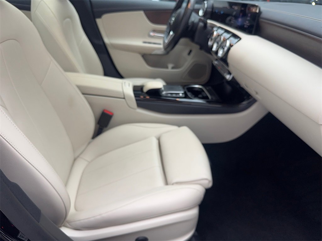 Used 2022 Mercedes-Benz CLA 250 4MATIC image 43