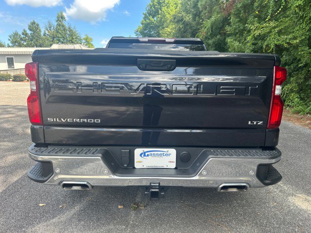 Used 2022 Chevrolet Silverado 1500 LTZ w/ Z71 Off-Road Package AWD/4WD image 4
