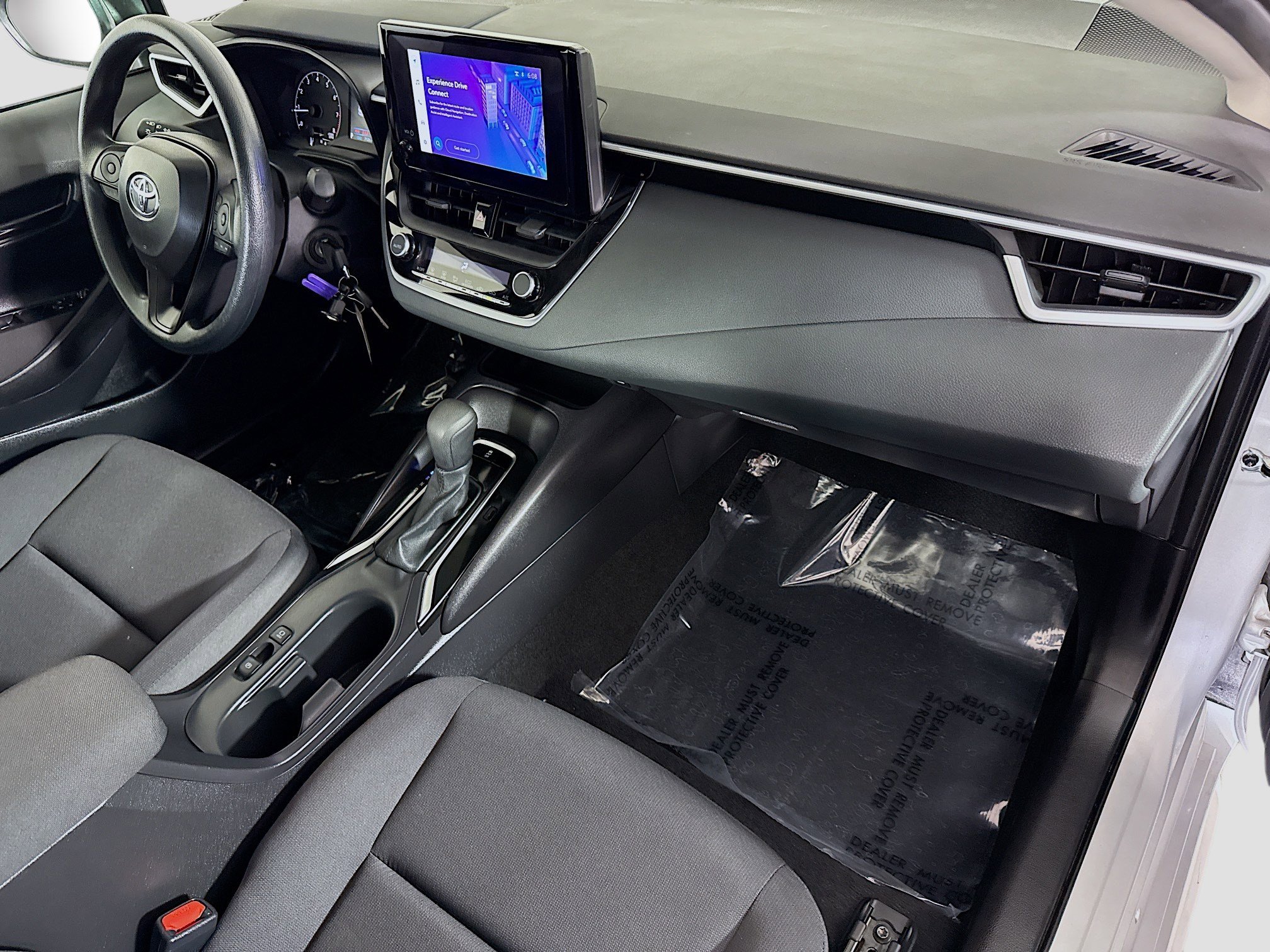 Used 2025 Toyota Corolla LE image 29