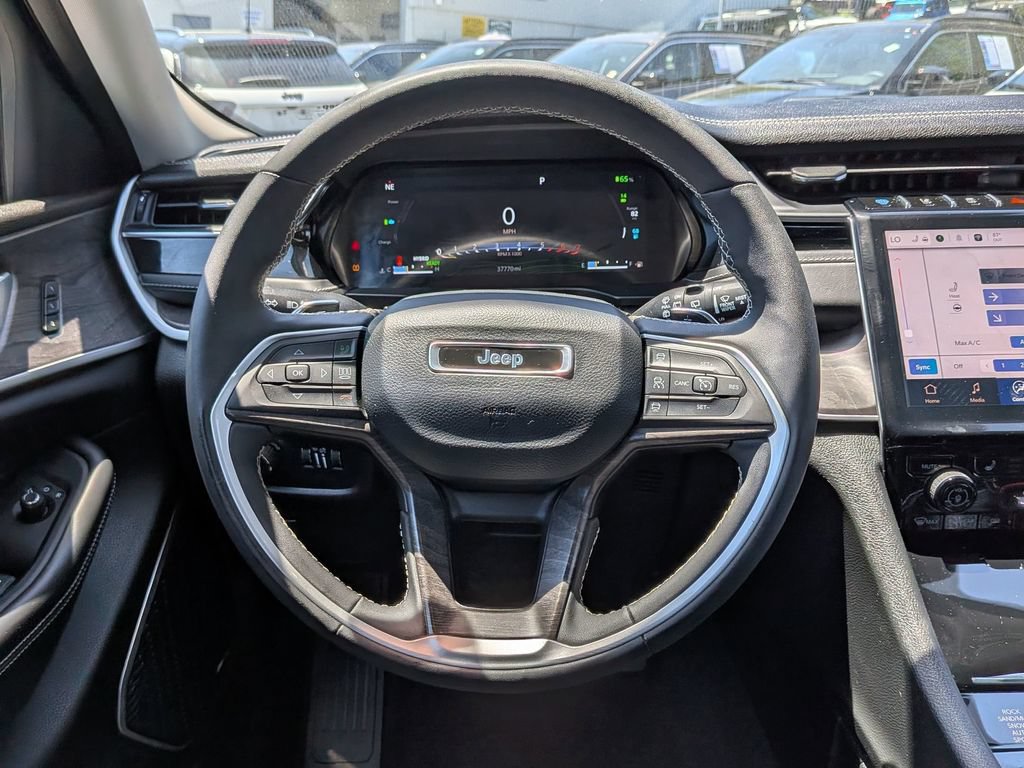 Used 2023 Jeep Grand Cherokee 4WD 4xe image 15