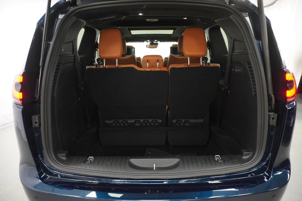 Used 2024 Chrysler Pacifica Pinnacle image 44