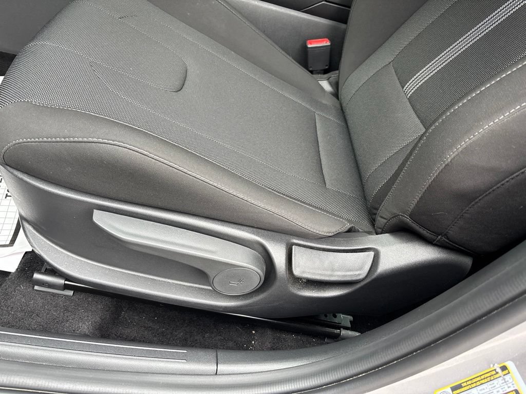 Used 2025 Hyundai Elantra SE FWD image 14