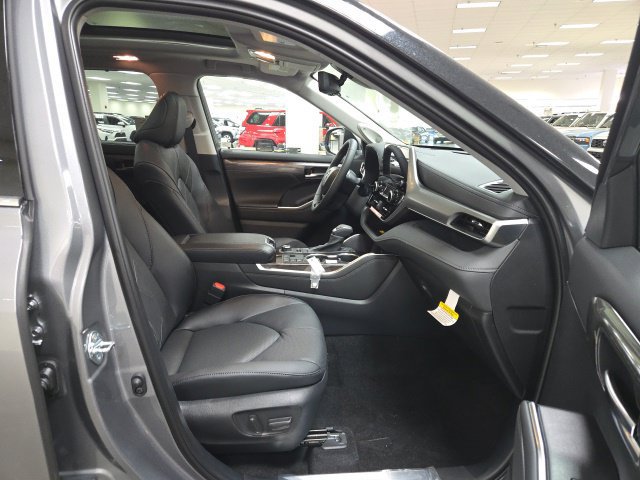 New 2026 Toyota Highlander Platinum AWD/4WD image 8