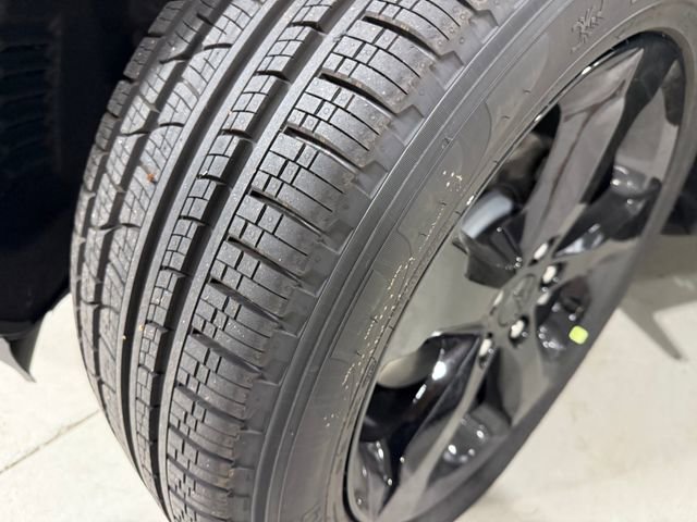 New 2025 Jeep Grand Cherokee Limited w/ Black Appearance Package image 5