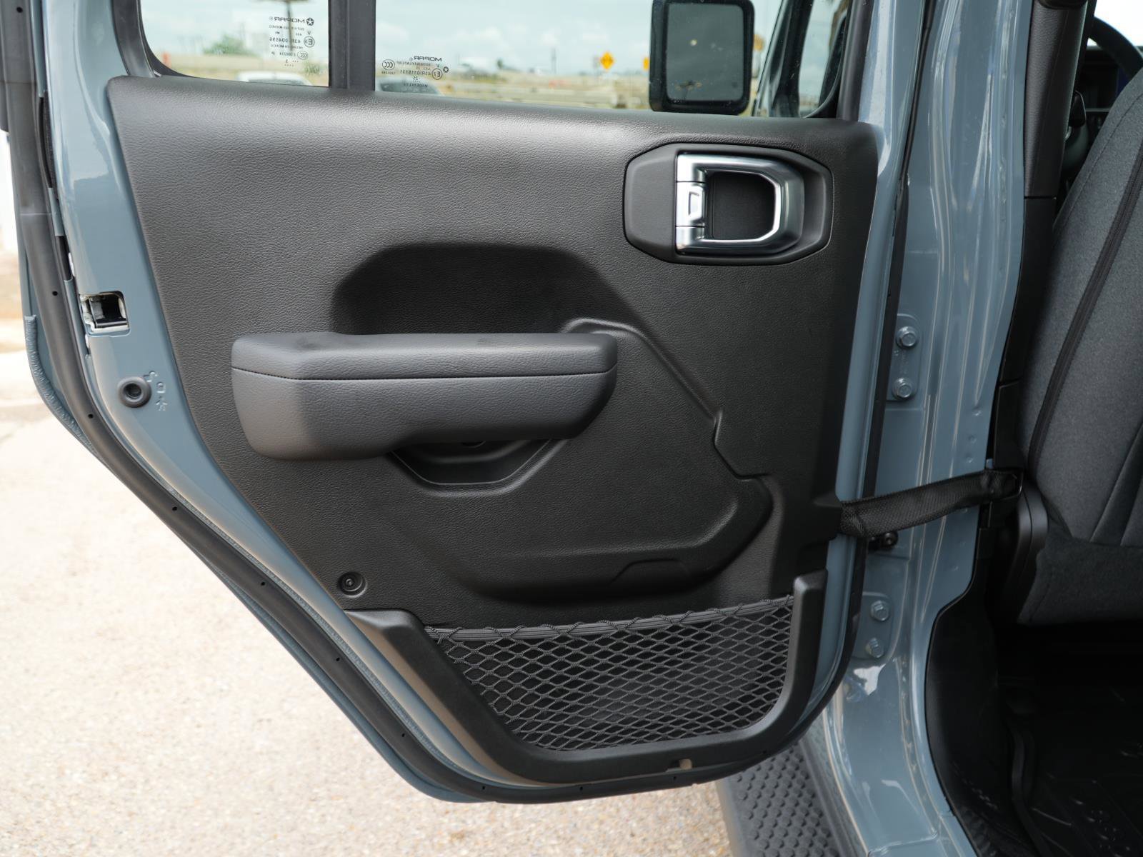 Used 2025 Jeep Wrangler Sport S image 17