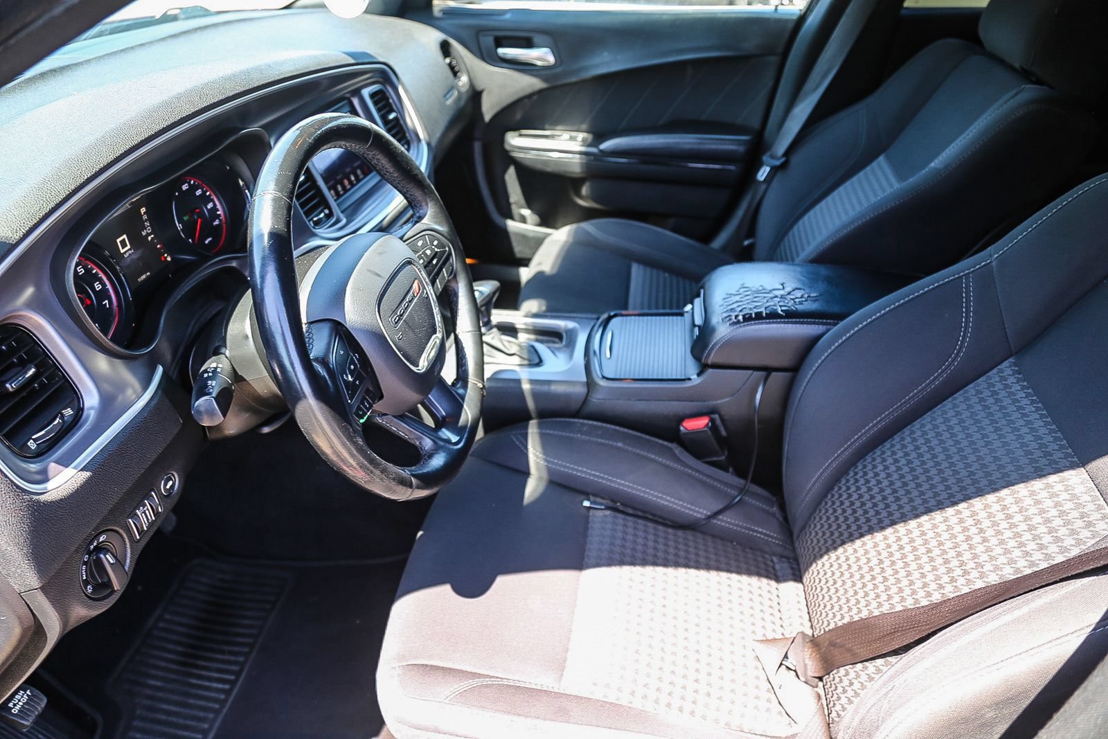 Used 2019 Dodge Charger SXT w/ Blacktop Package RWD image 5